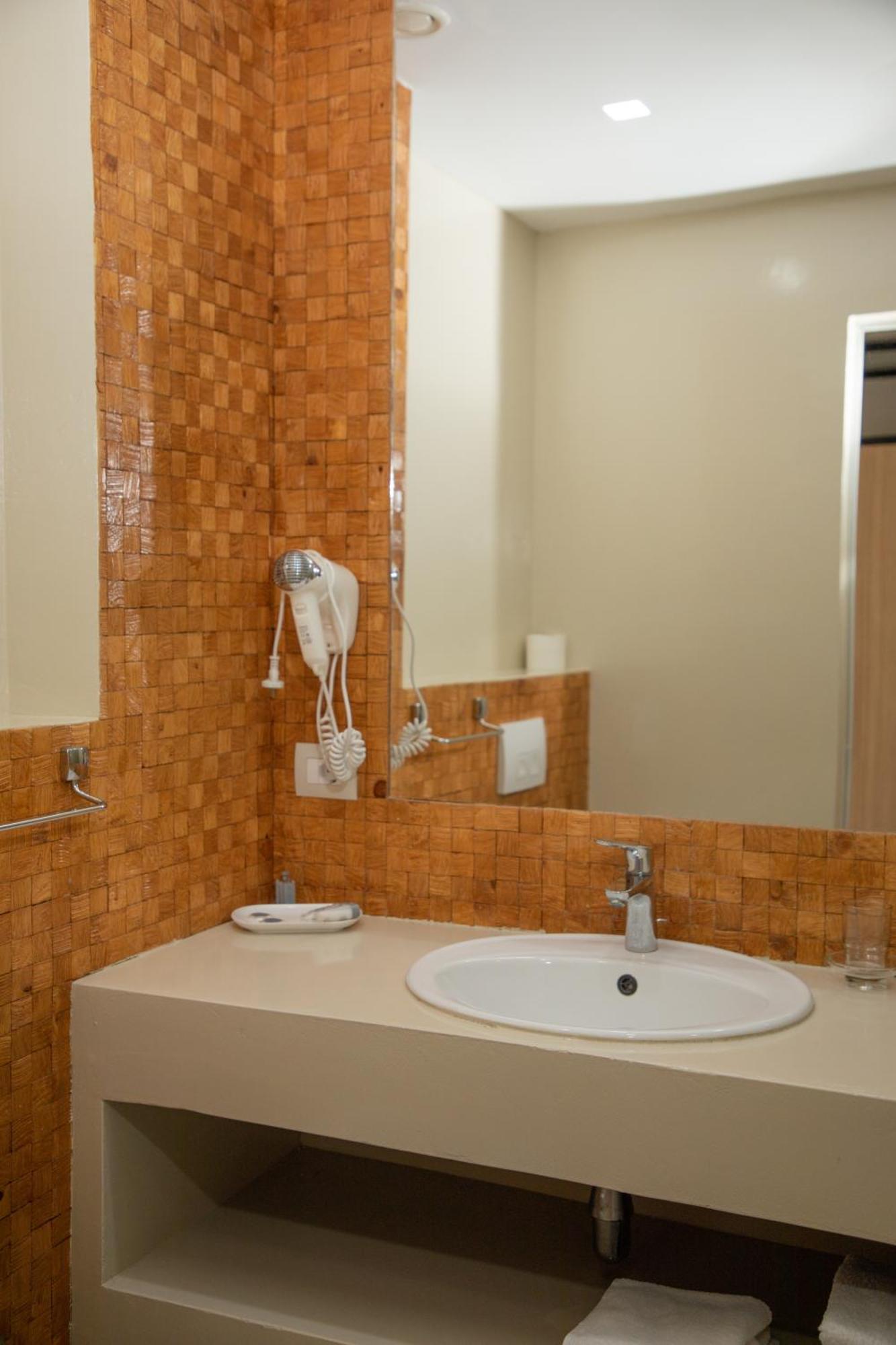 Hotel Dyrrah ドゥラス エクステリア 写真