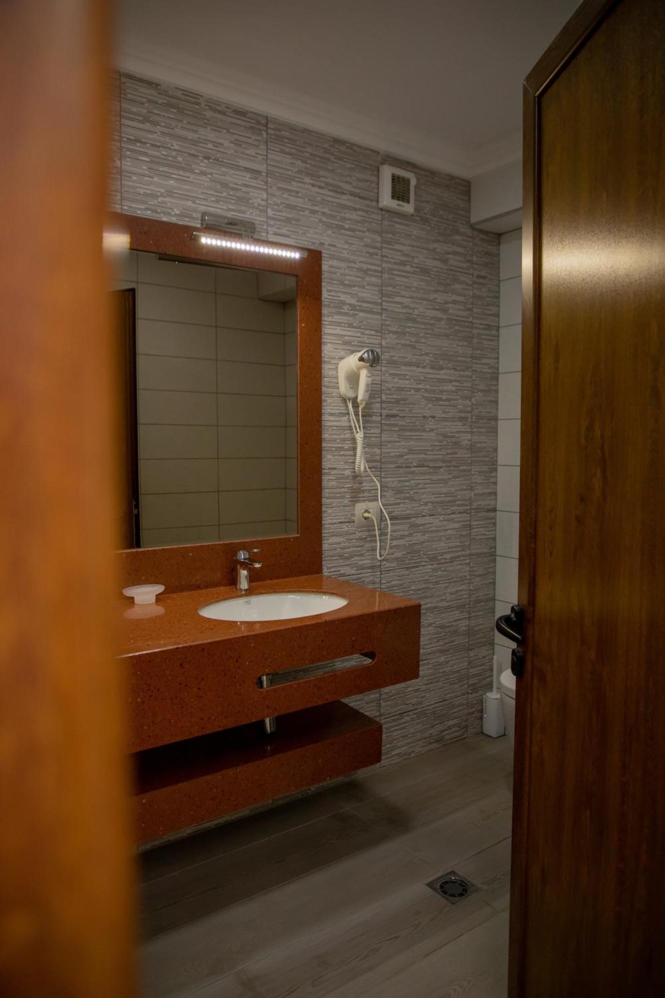 Hotel Dyrrah ドゥラス エクステリア 写真