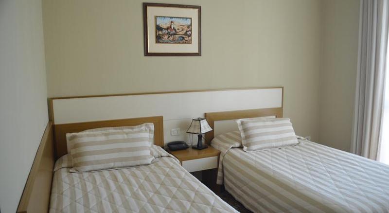 Hotel Dyrrah ドゥラス エクステリア 写真